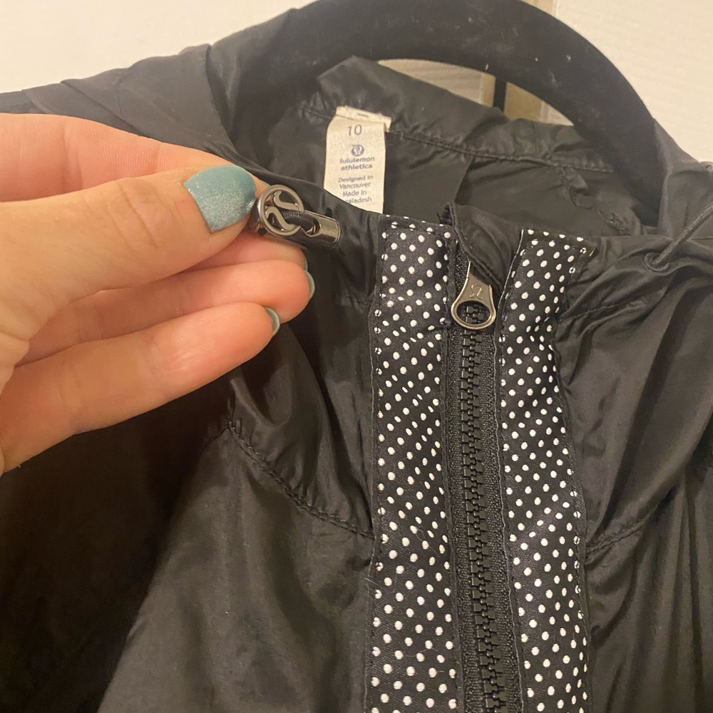 Lululemon Drawstring Hooded Jacket - image 4